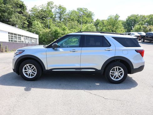 Certified 2025 Ford Explorer Active AWD/4WD image 4