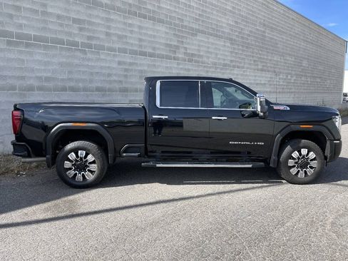 Used 2024 GMC Sierra 3500 Denali w/ Technology Package AWD/4WD image 5
