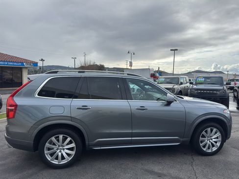 Used 2018 Volvo XC90 T6 Momentum w/ Convenience Package image 4