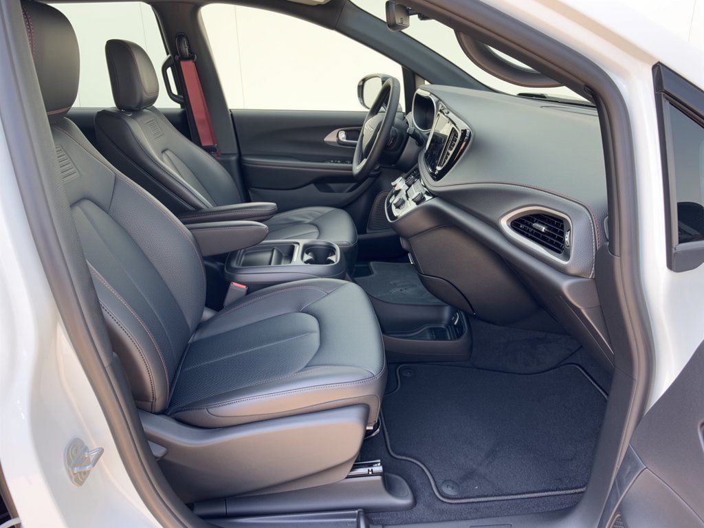 New 2027 Chrysler Pacifica Select FWD image 29