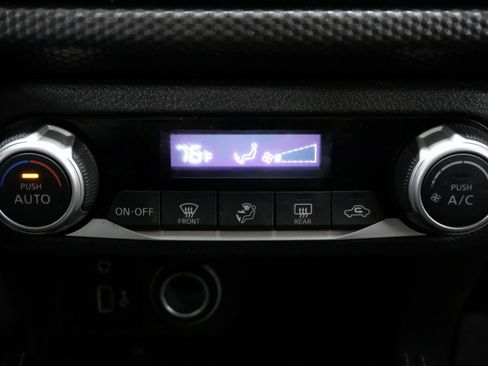 Used 2018 Nissan Kicks SV image 17