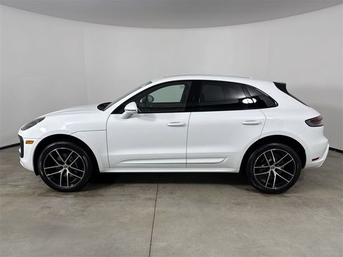 Certified 2025 Porsche Macan image 2