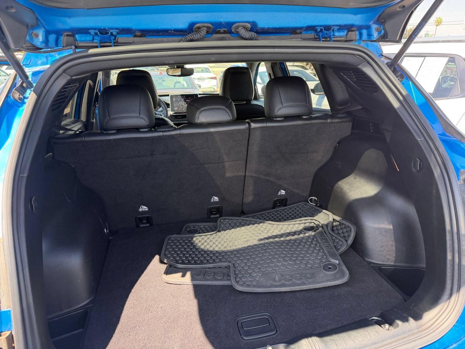 Used 2025 Jeep Compass Trailhawk AWD/4WD image 29