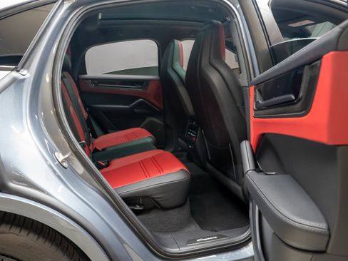Certified 2026 Porsche Cayenne GTS AWD/4WD image 40