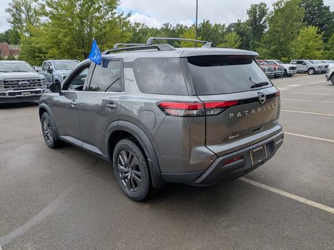 Used 2022 Nissan Pathfinder SV AWD/4WD image 6