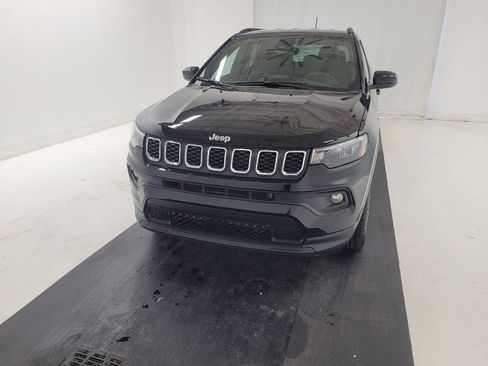 Used 2024 Jeep Compass Latitude AWD/4WD image 15