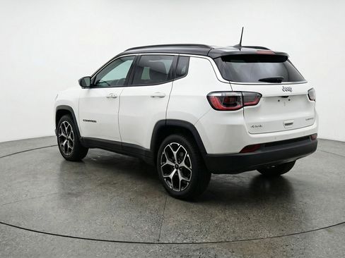 Used 2025 Jeep Compass Limited image 6