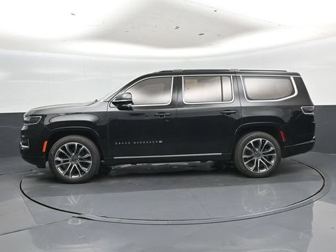 Used 2024 Jeep Grand Wagoneer Series III w/ Rear Seat Video Group 1 AWD/4WD image 28