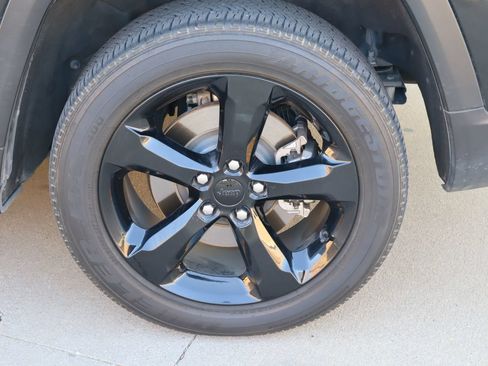 Used 2024 Jeep Grand Cherokee L Altitude AWD/4WD image 30