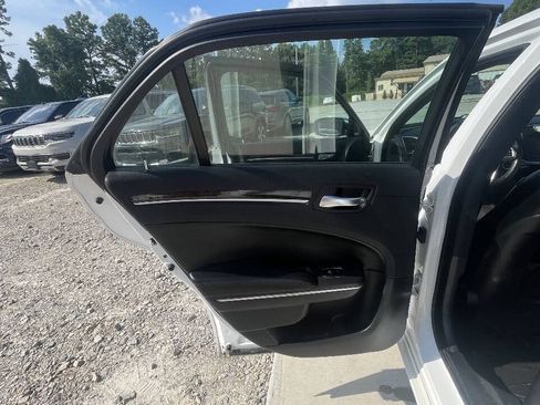 Used 2011 Chrysler 300 Limited RWD image 21