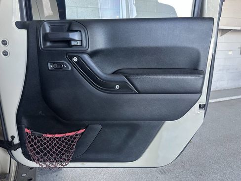 Used 2017 Jeep Wrangler Unlimited Rubicon image 19