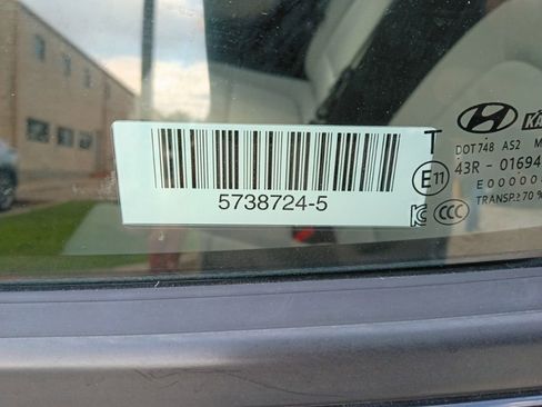 Used 2025 Hyundai Venue SEL FWD image 9