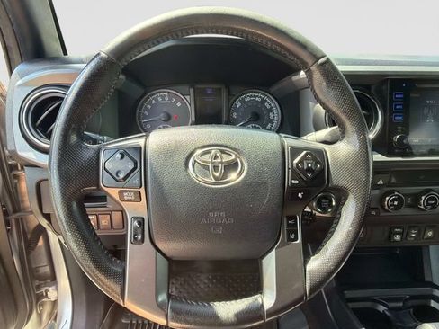 Used 2018 Toyota Tacoma TRD Off-Road AWD/4WD image 27