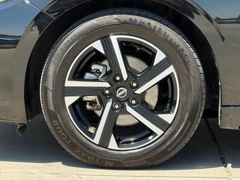 Used 2024 Nissan Sentra SV FWD image 26