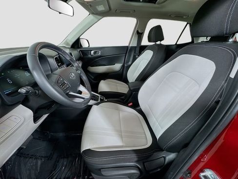 Used 2024 Hyundai Venue SEL image 18