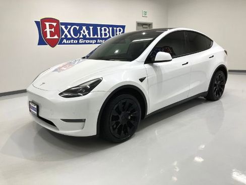 Used 2022 Tesla Model Y Long Range image 4