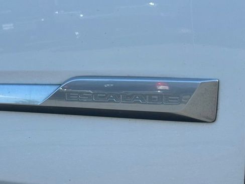 Used 2020 Cadillac Escalade ESV Luxury AWD/4WD image 4