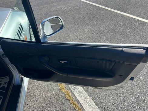 Used 1999 BMW Z3 2.5i image 11