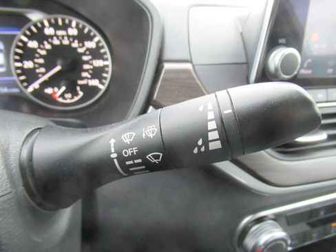 Used 2024 Nissan Altima 2.5 SV image 26