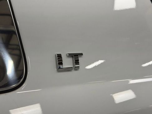 Used 2020 Chevrolet Suburban LT image 8