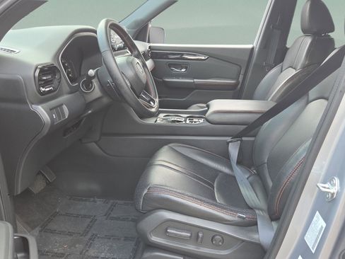 Used 2023 Honda Pilot Sport image 12