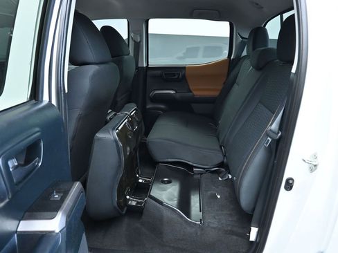 Used 2017 Toyota Tacoma SR5 image 29