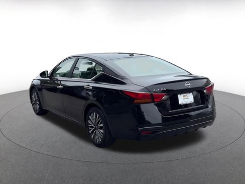 Used 2025 Nissan Altima 2.5 SV FWD image 11