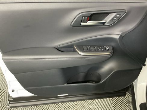 Used 2023 Toyota Crown Platinum image 27