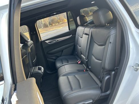 Used 2025 Cadillac XT6 Luxury image 39