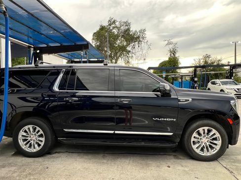 Used 2023 GMC Yukon XL SLT w/ SLT Premium Package RWD image 1