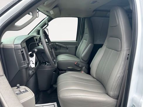 New 2026 GMC Savana 3500 Work Van w/ Driver Convenience Package image 9