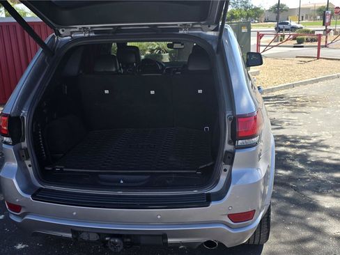 Used 2018 Jeep Grand Cherokee Altitude AWD/4WD image 9