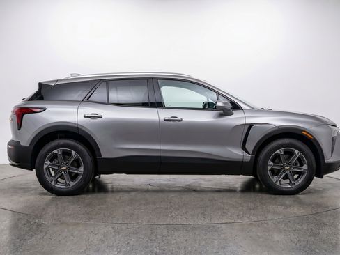 Used 2025 Chevrolet Blazer LT FWD image 11