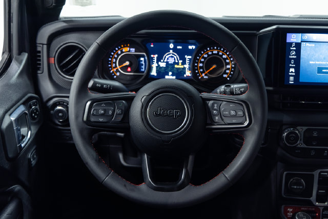 Used 2025 Jeep Wrangler Unlimited Rubicon AWD/4WD image 12