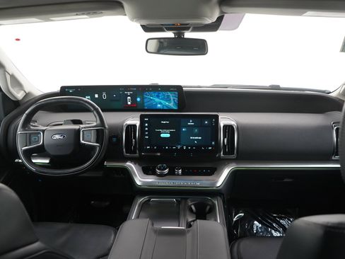 Used 2025 Ford Expedition Platinum AWD/4WD image 14