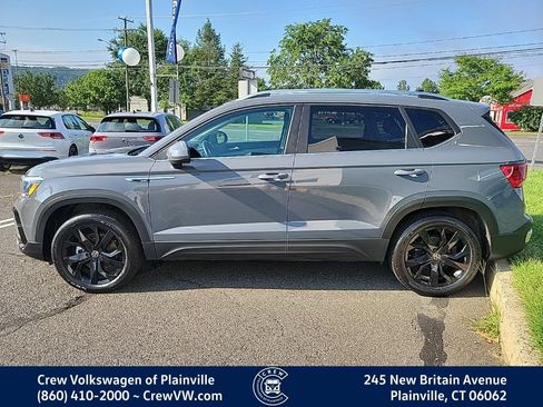 Certified 2023 Volkswagen Taos SE w/ Panoramic Sunroof Package AWD/4WD image 26