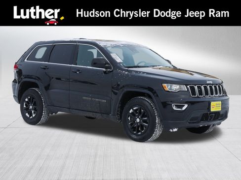 Used 2021 Jeep Grand Cherokee Laredo image 1