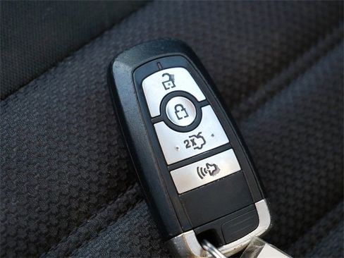 Used 2017 Ford Fusion SE image 35