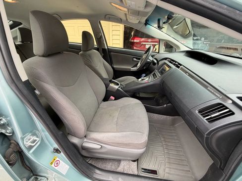 Used 2013 Toyota Prius Plug-In Hybrid image 28