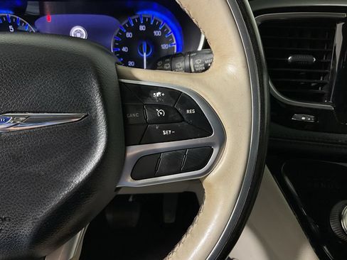 Used 2020 Chrysler Pacifica Limited FWD image 27