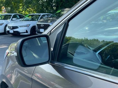 Used 2019 Ford Edge Titanium FWD image 25
