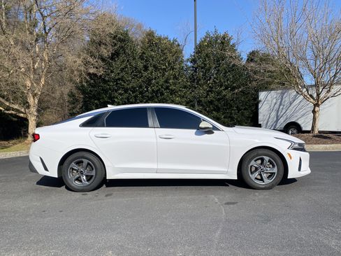 Used 2022 Kia K5 LX image 10