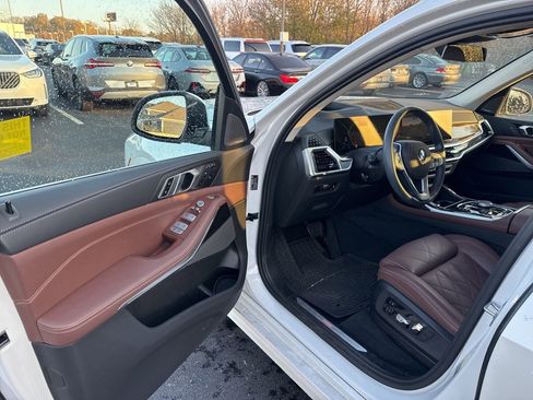 Certified 2023 BMW X7 xDrive40i w/ Premium Package image 9
