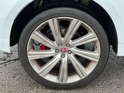 Used 2019 Jaguar F-PACE S image 24