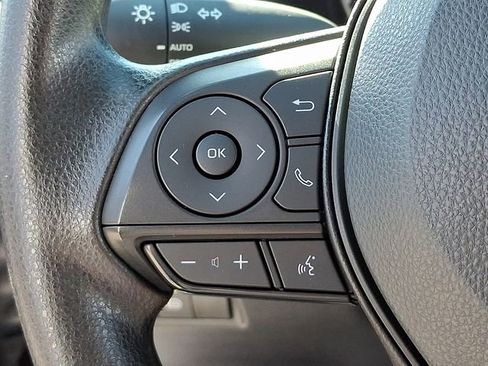 Used 2025 Toyota RAV4 XLE image 20