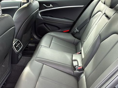 Used 2026 Genesis G70 2.5T image 12