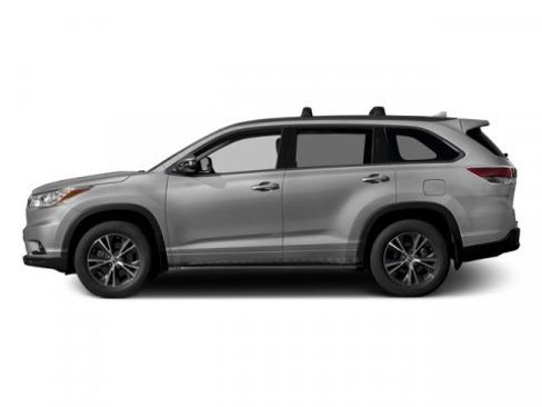 Used 2016 Toyota Highlander XLE FWD image 3