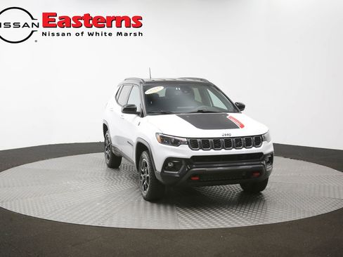 Used 2025 Jeep Compass Trailhawk w/ Trailer Tow Group AWD/4WD image 49
