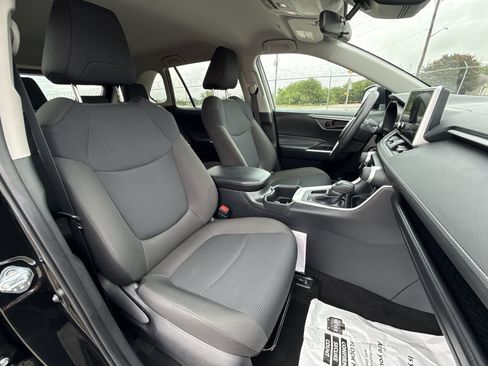 Certified 2025 Toyota RAV4 LE FWD image 25