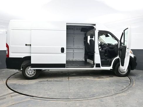 Used 2025 RAM ProMaster 2500 w/ Convenience Group image 45